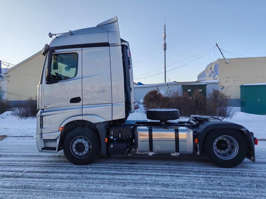 Седельный тягач из автопарка компании